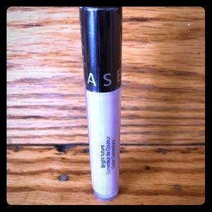 SEPHORA BRIGHT FUTURE GEL SERUM CONCEALER LAVDR!